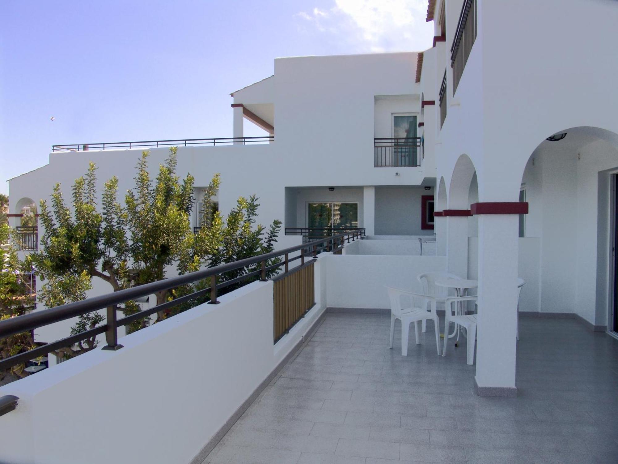 Apartamentos Playa Es Cana Kültér fotó