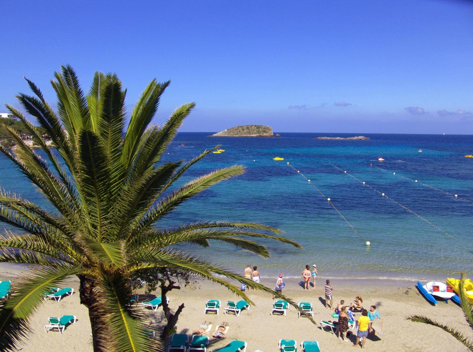Apartamentos Playa Es Cana Kültér fotó