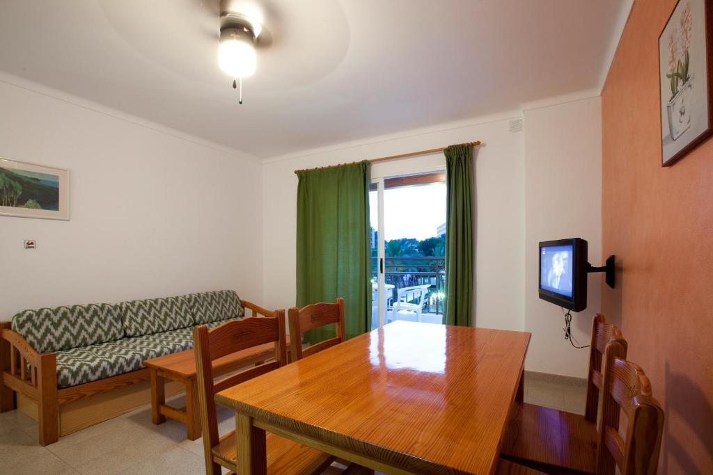 Apartamentos Playa Es Cana Szoba fotó